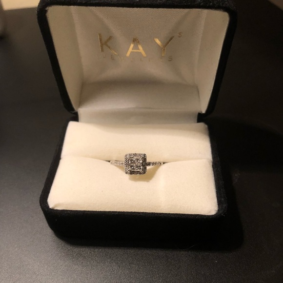 Diamond Ring - Picture 1 of 7